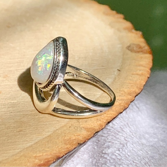 🌙 Mythical Crescent Moon Bright Shiny CZ Opal Tear Drop Unique Ring Size 9 - Picture 4 of 7